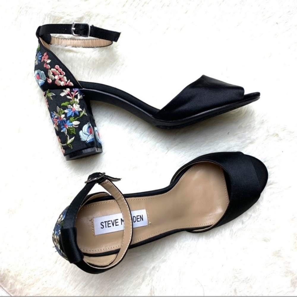 Embroidered Floral Steve Madden Strappy High Heels Size 8